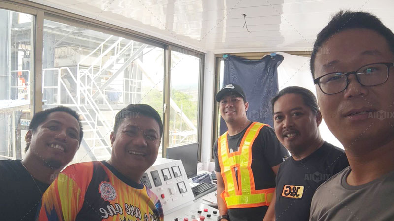 Ingeniero de AIMIX y los Clientes