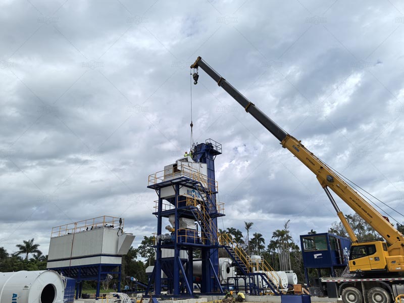 Instalación del Torre de Mezcla para la Planta Asfalto